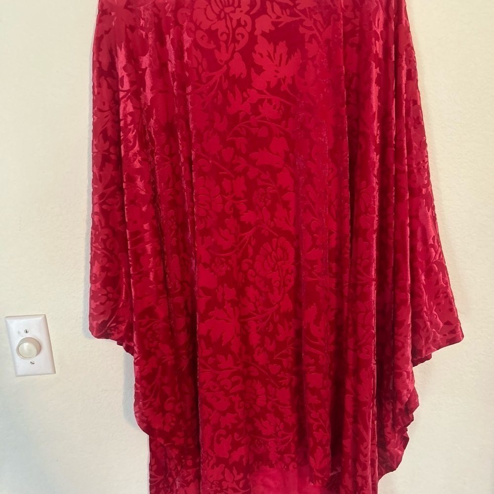 Ellos Size 4X Red Lux Velvet Burnout
Poncho Silhouette Tunic Cover Plus - Picture 5 of 10